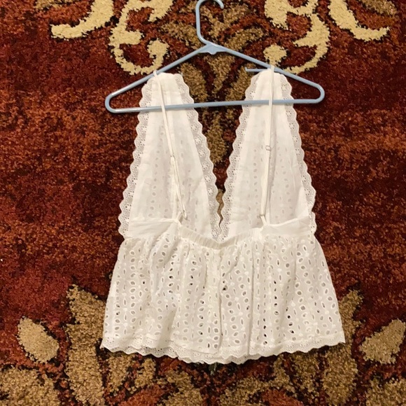 UEC White eyelet top size M - Picture 2 of 5